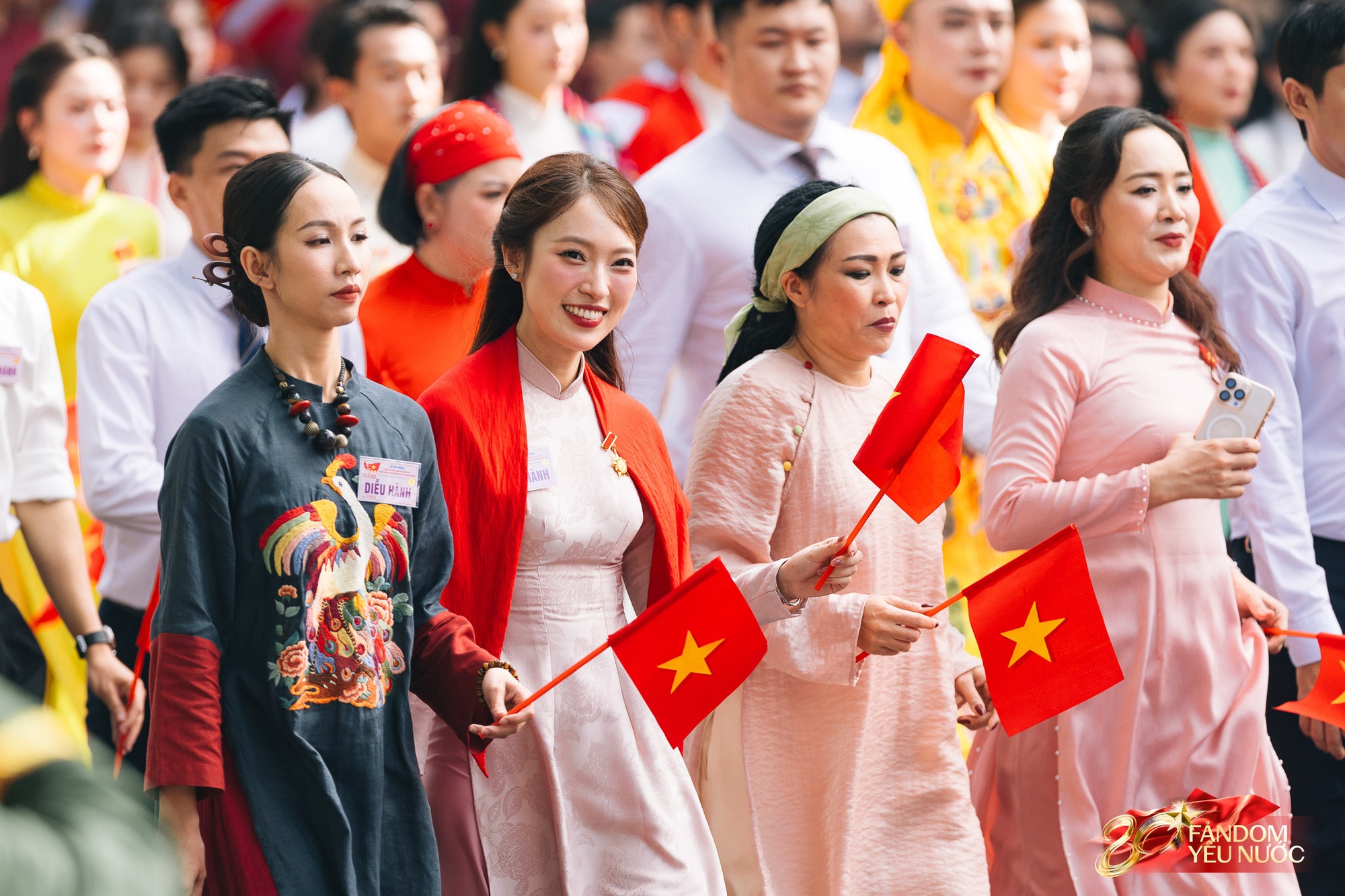 Chỉ đúng 1 hành động, Đen Vâu ẵm ngay điểm 10 tinh tế tại buổi diễu hành A80- Ảnh 8.