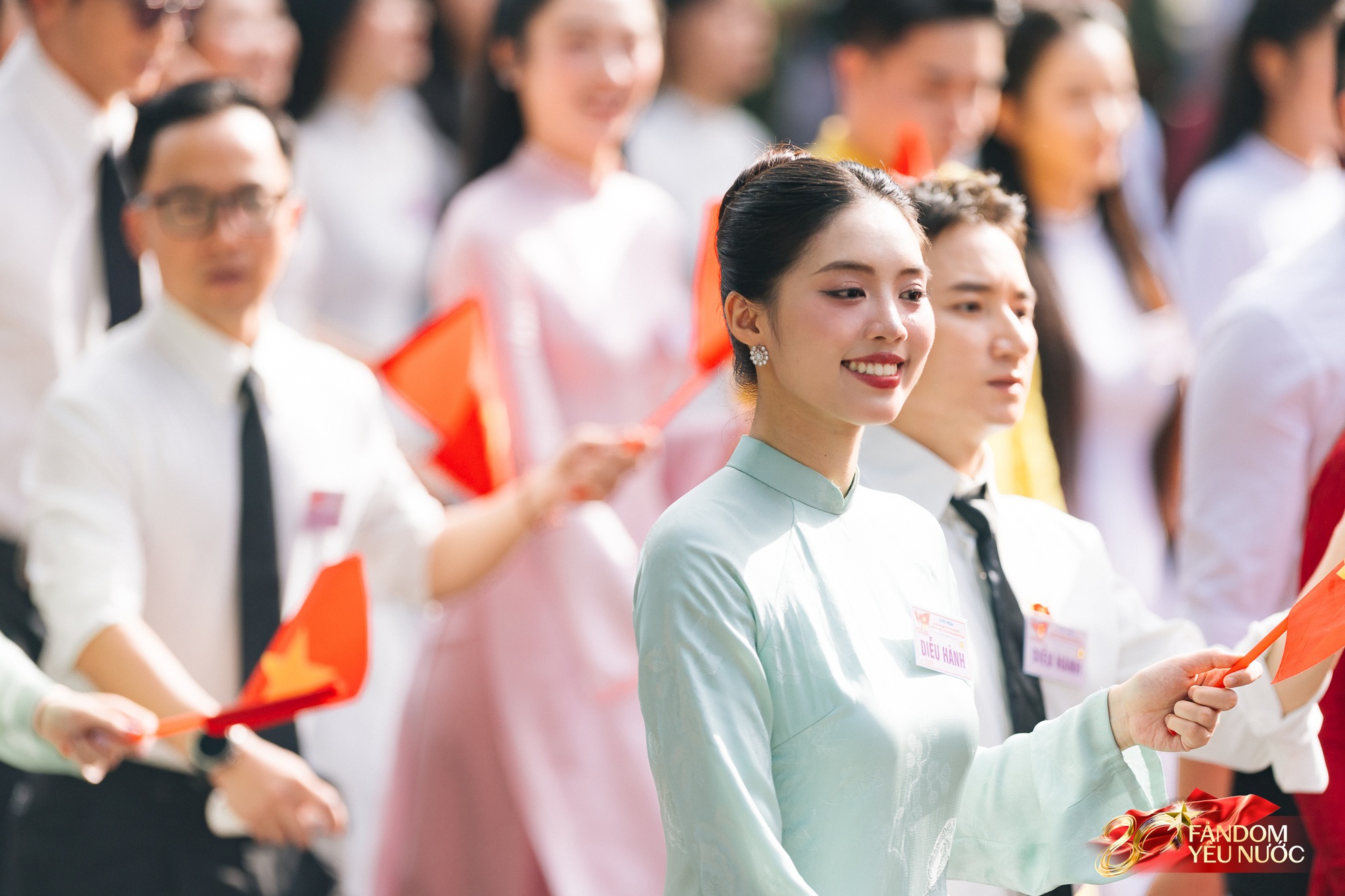 Chỉ đúng 1 hành động, Đen Vâu ẵm ngay điểm 10 tinh tế tại buổi diễu hành A80- Ảnh 7.