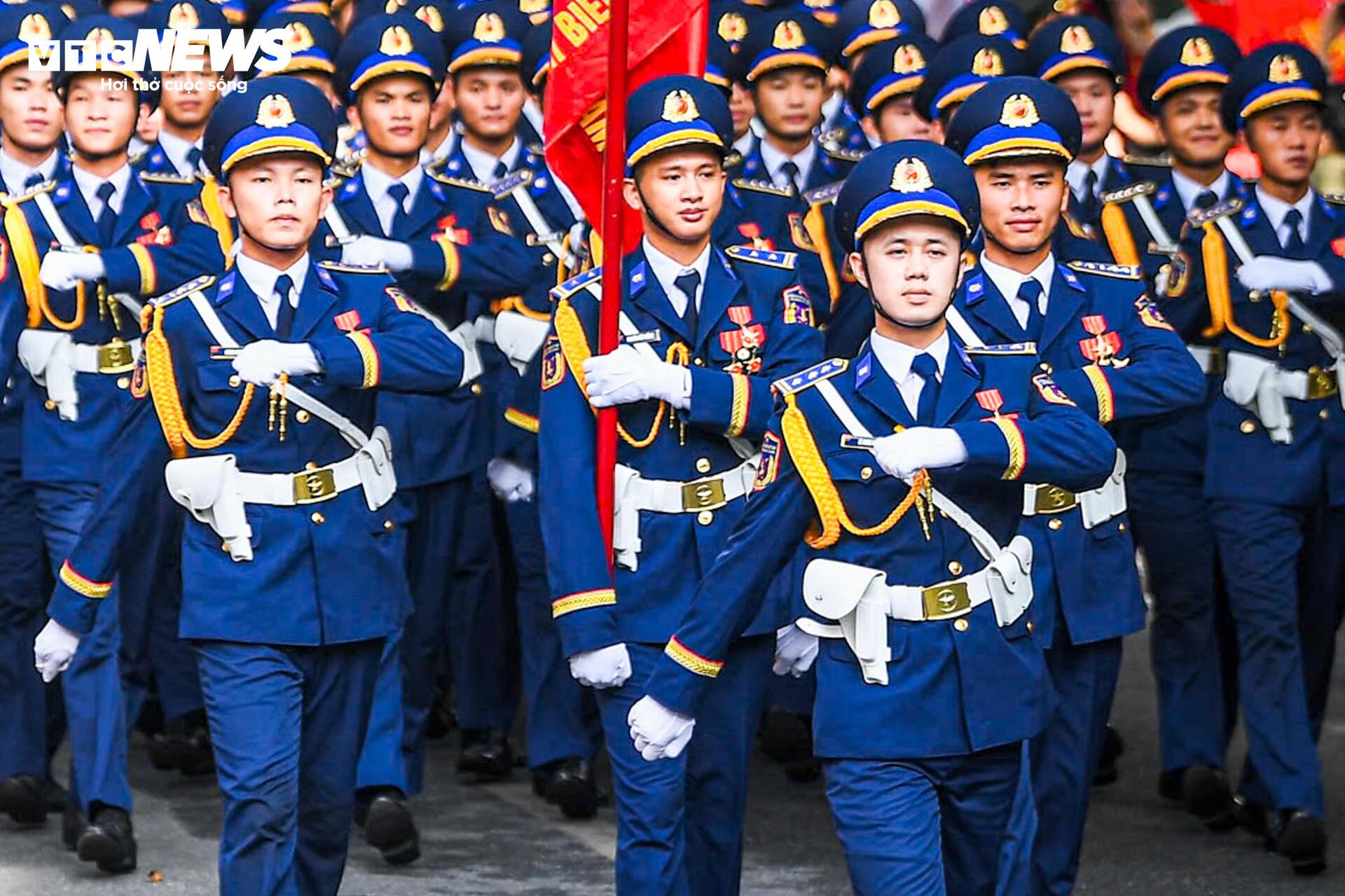Thần thái điện ảnh, khí chất thép của các khối trưởng A80 gây "bão mạng"- Ảnh 16.