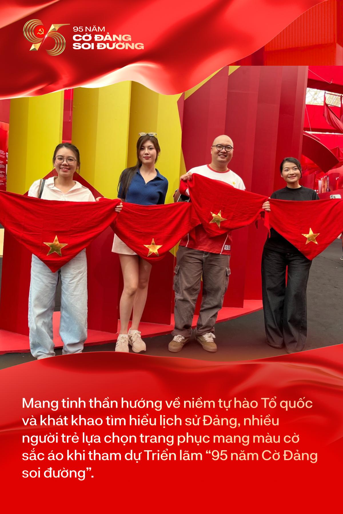 Người trẻ diện trang phục mang màu cờ sắc áo, nô nức hướng về Triển lãm “95 năm Cờ Đảng soi đường”- Ảnh 1.
