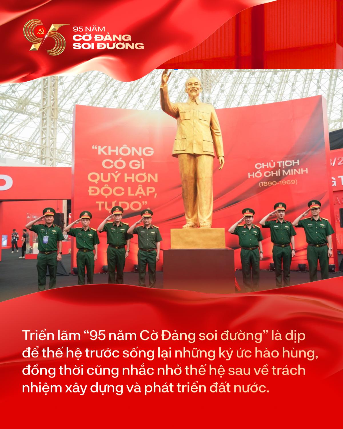 Người trẻ diện trang phục mang màu cờ sắc áo, nô nức hướng về Triển lãm “95 năm Cờ Đảng soi đường”- Ảnh 6.