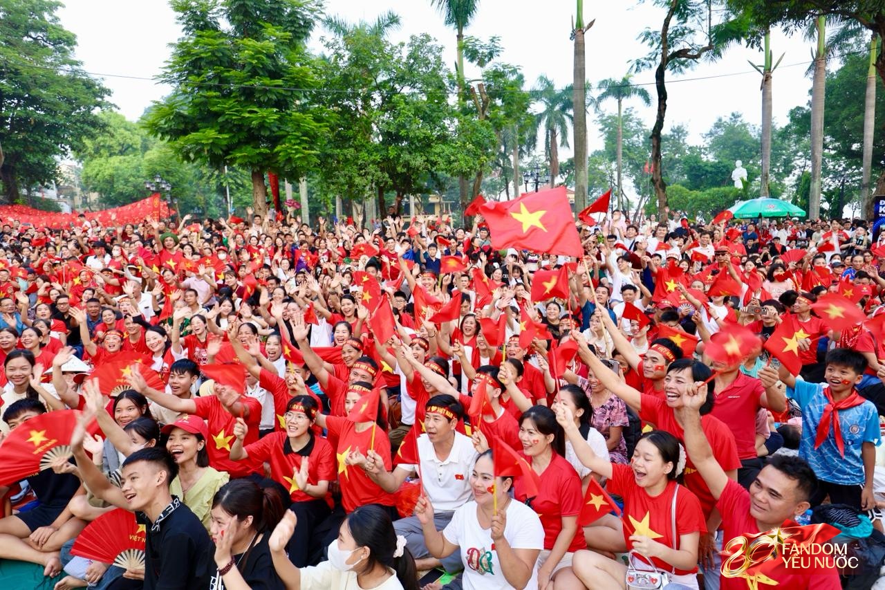 Lời chào đầu tiên của buổi sáng Tết Độc Lập- Ảnh 1.