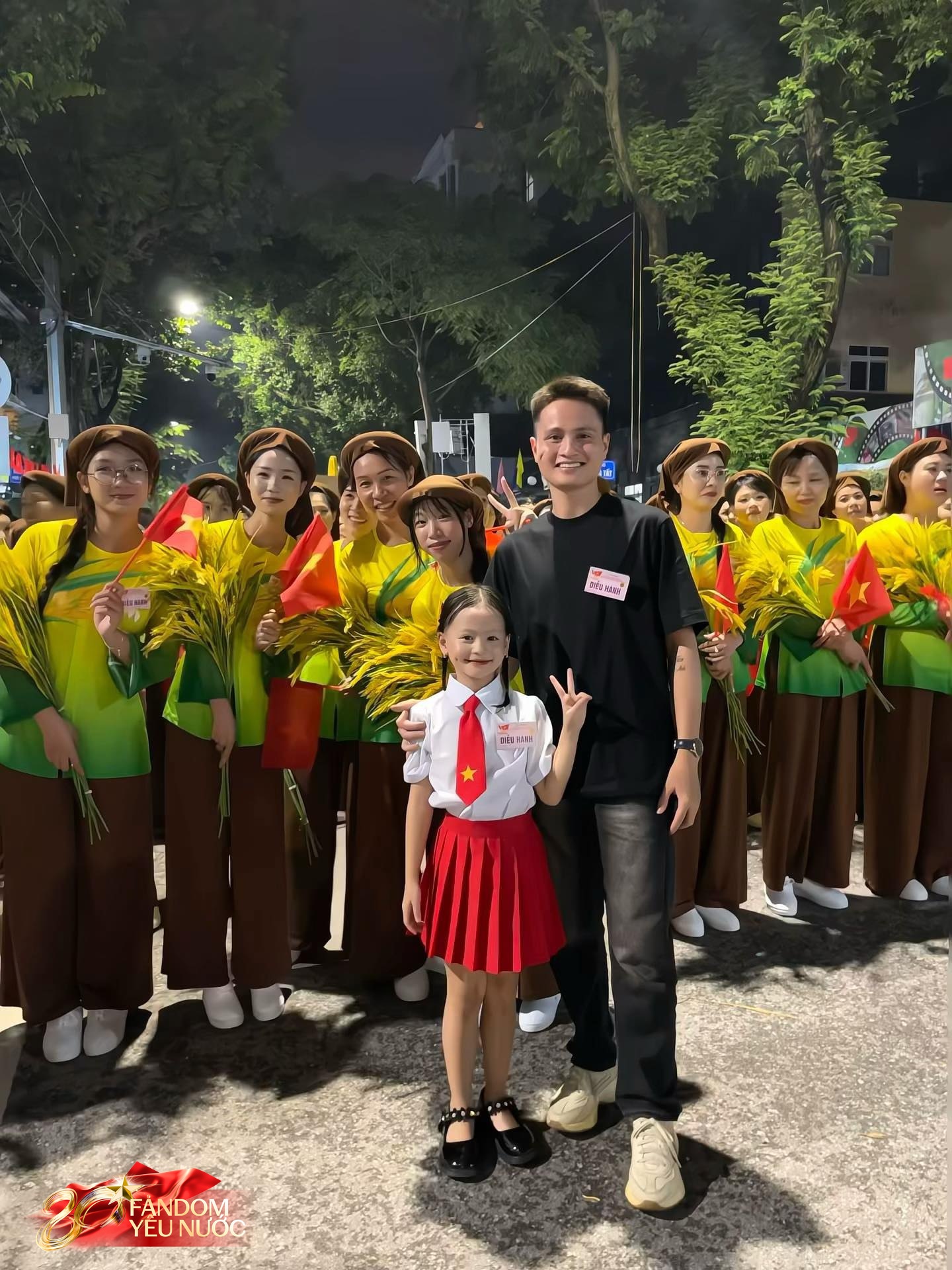 Phụ huynh rơi nước mắt khi con gái hát cùng Mỹ Tâm ngày Đại lễ 2/9, niềm tự hào gia đình kể sao cho hết!- Ảnh 6.