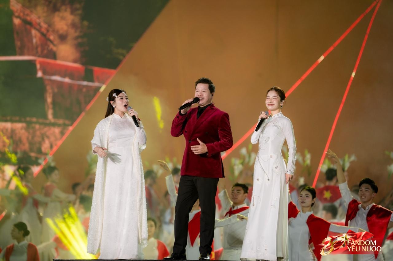 Nam ca sĩ hát mở màn cả 2 Concert Quốc Gia: “Ông hoàng nhạc đỏ” danh xứng với thực, từng nhận cát-xê 40.000 đồng- Ảnh 5.