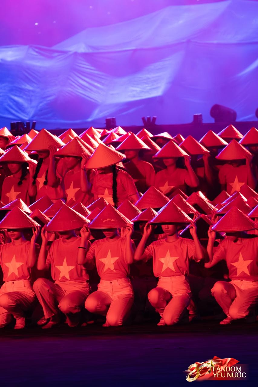 Nam ca sĩ hát mở màn cả 2 Concert Quốc Gia: “Ông hoàng nhạc đỏ” danh xứng với thực, từng nhận cát-xê 40.000 đồng- Ảnh 3.