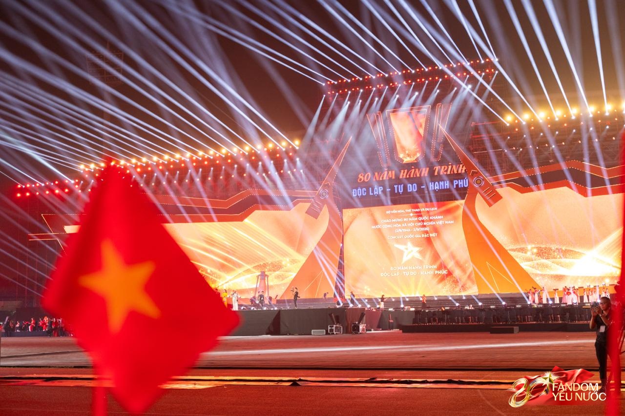Nam ca sĩ hát mở màn cả 2 Concert Quốc Gia: “Ông hoàng nhạc đỏ” danh xứng với thực, từng nhận cát-xê 40.000 đồng- Ảnh 1.