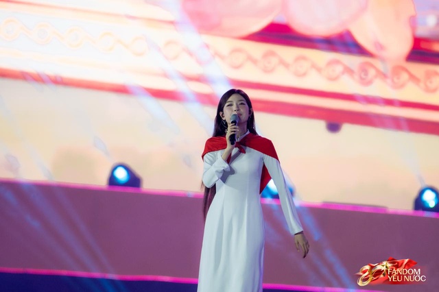Phát hiện Bạch Nguyệt Quang tại Concert Quốc Gia đặc biệt: Visual sáng bừng không cần filter, đẹp đến nổi hết da gà- Ảnh 5.