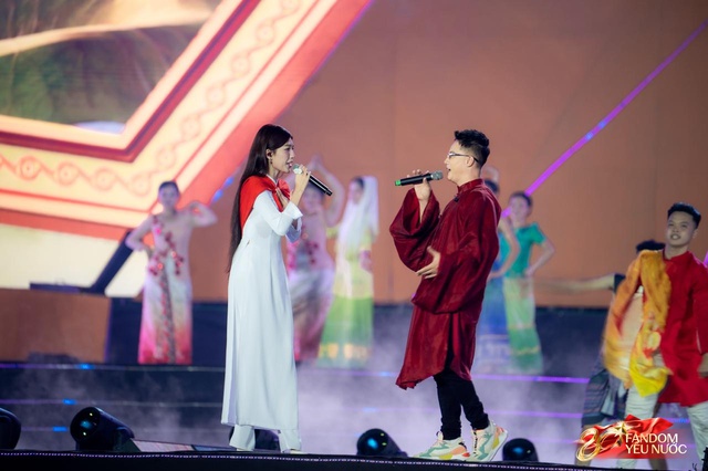 Phát hiện Bạch Nguyệt Quang tại Concert Quốc Gia đặc biệt: Visual sáng bừng không cần filter, đẹp đến nổi hết da gà- Ảnh 8.