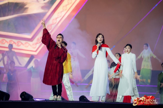 Phát hiện Bạch Nguyệt Quang tại Concert Quốc Gia đặc biệt: Visual sáng bừng không cần filter, đẹp đến nổi hết da gà- Ảnh 9.