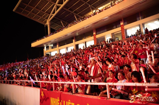 Phát hiện Bạch Nguyệt Quang tại Concert Quốc Gia đặc biệt: Visual sáng bừng không cần filter, đẹp đến nổi hết da gà- Ảnh 3.