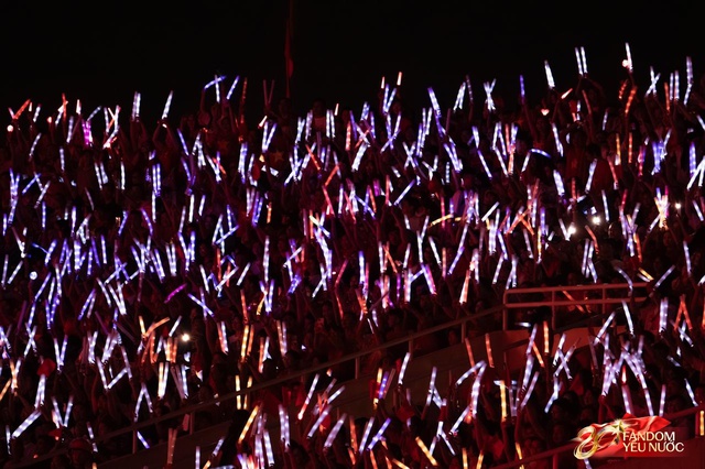 Phát hiện Bạch Nguyệt Quang tại Concert Quốc Gia đặc biệt: Visual sáng bừng không cần filter, đẹp đến nổi hết da gà- Ảnh 4.
