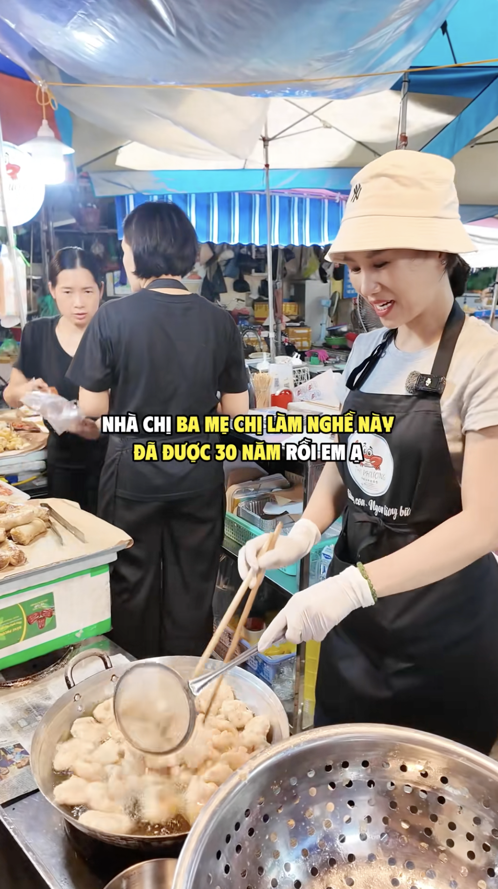 Cô gái bán hải sản khéo nhất Vịnh Bắc Bộ, giọng nói như biên tập viên truyền hình khiến ai cũng muốn mua hàng- Ảnh 6.
