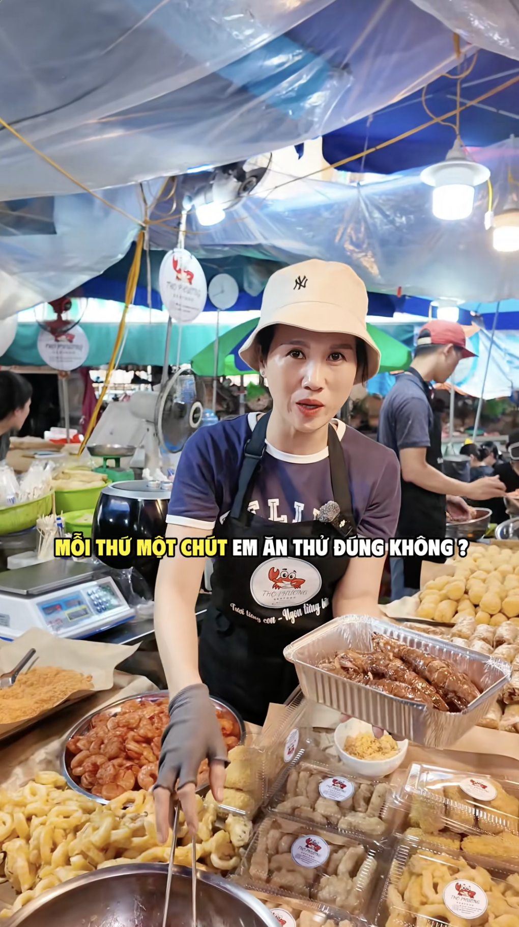 Cô gái bán hải sản khéo nhất Vịnh Bắc Bộ, giọng nói như biên tập viên truyền hình khiến ai cũng muốn mua hàng- Ảnh 5.