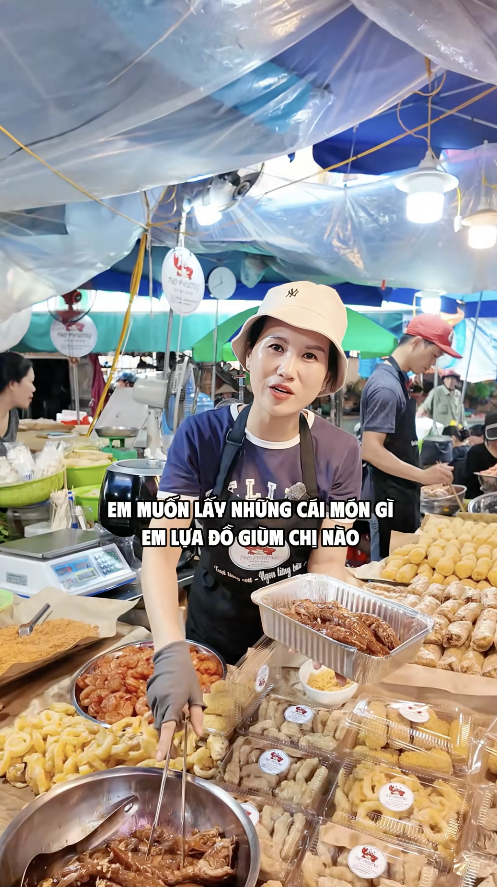 Cô gái bán hải sản khéo nhất Vịnh Bắc Bộ, giọng nói như biên tập viên truyền hình khiến ai cũng muốn mua hàng- Ảnh 4.