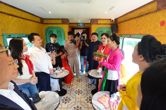 Chuyến tàu 2 tầng cải tạo từ toa xe cũ, chạy qua 5 ga: Thông tin mới nhất về giá vé, thời gian chạy- Ảnh 13.