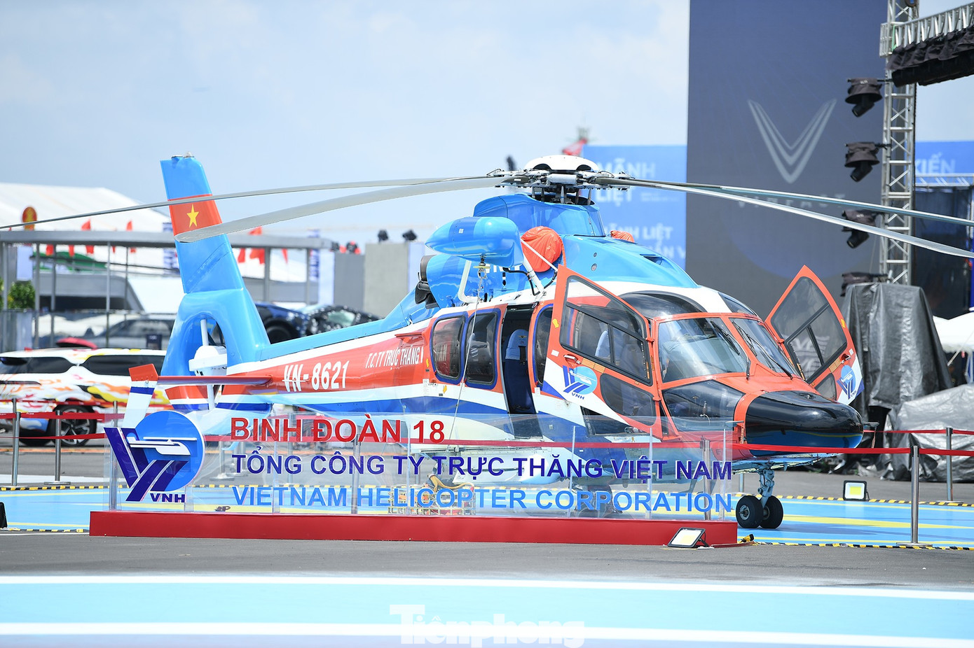 Tận thấy máy bay chở khách VIP, cứu hộ có thể tự động lái của Việt Nam- Ảnh 10.