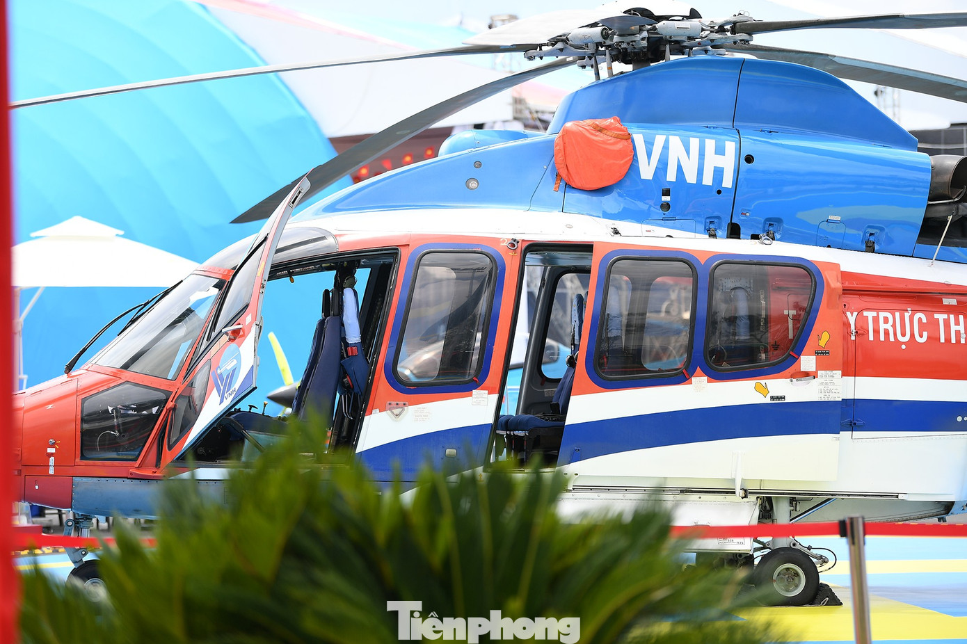 Tận thấy máy bay chở khách VIP, cứu hộ có thể tự động lái của Việt Nam- Ảnh 7.