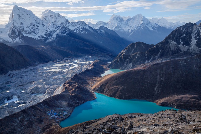 Phát hiện cấu trúc kỳ lạ đang đội dãy Himalaya lên cao- Ảnh 1.