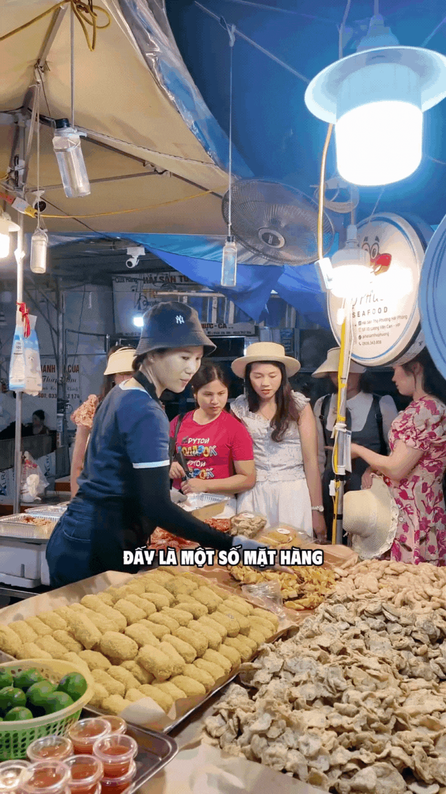 Cô gái bán hải sản khéo nhất Vịnh Bắc Bộ, giọng nói như biên tập viên truyền hình khiến ai cũng muốn mua hàng- Ảnh 3.