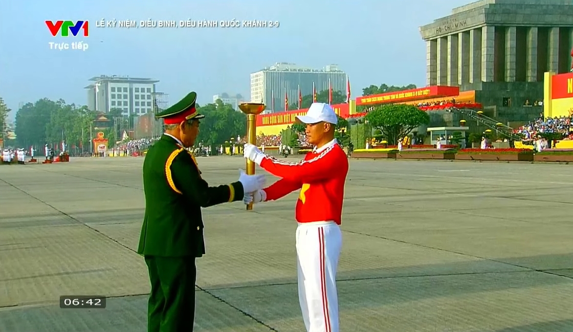 Profile "vàng" 4 thành viên trong đoàn rước đuốc từ Bảo tàng Hồ Chí Minh tới Quảng trường Ba Đình sáng 2/9- Ảnh 2.