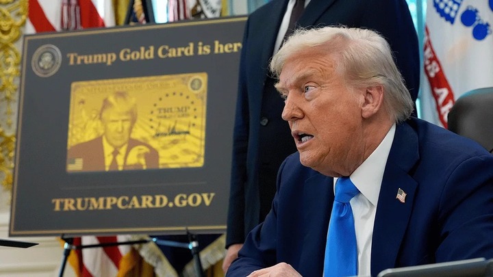Ông Trump công bố "thẻ vàng định cư" 1 triệu USD cho giới siêu giàu- Ảnh 1.