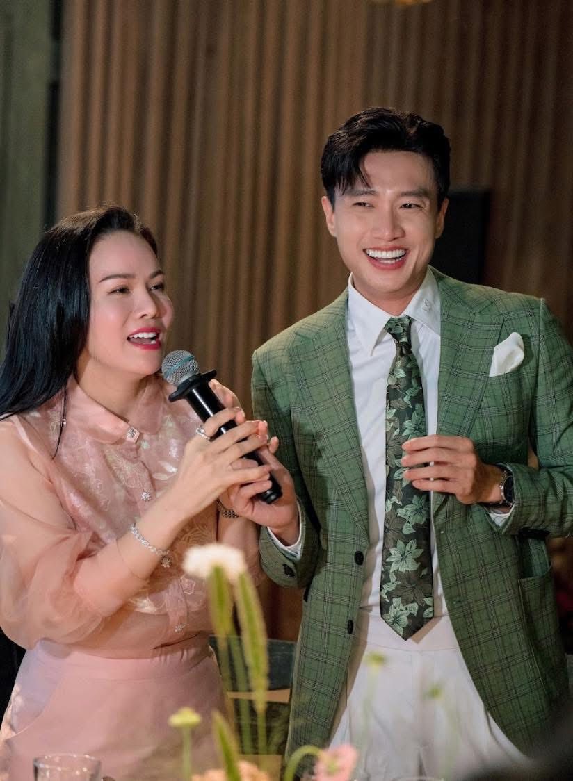 Vợ chồng Hồ Quang Hiếu nhận chúc phúc từ Quốc Trường, Nhật Kim Anh- Ảnh 2.