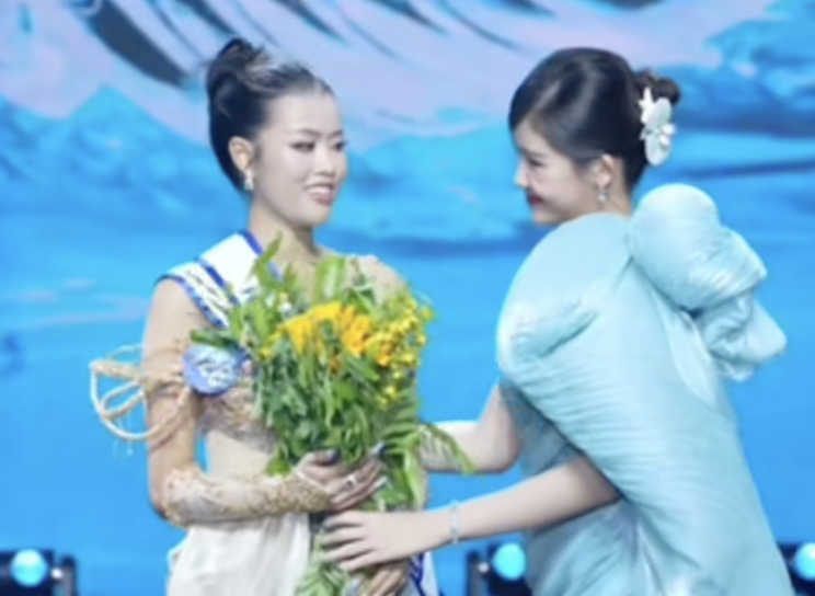 Bó hoa héo tặng Hoa hậu Đại dương gây phẫn nộ, chủ tịch cuộc thi lên tiếng- Ảnh 4.