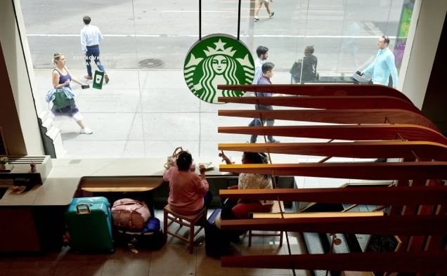 Chưa từng có trong lịch sử Starbucks: 200.000 nhân viên được tái cải tổ bài bản từ câu chào, 4 phút đã pha xong đồ uống, 95% đơn online giao đúng hẹn- Ảnh 2.