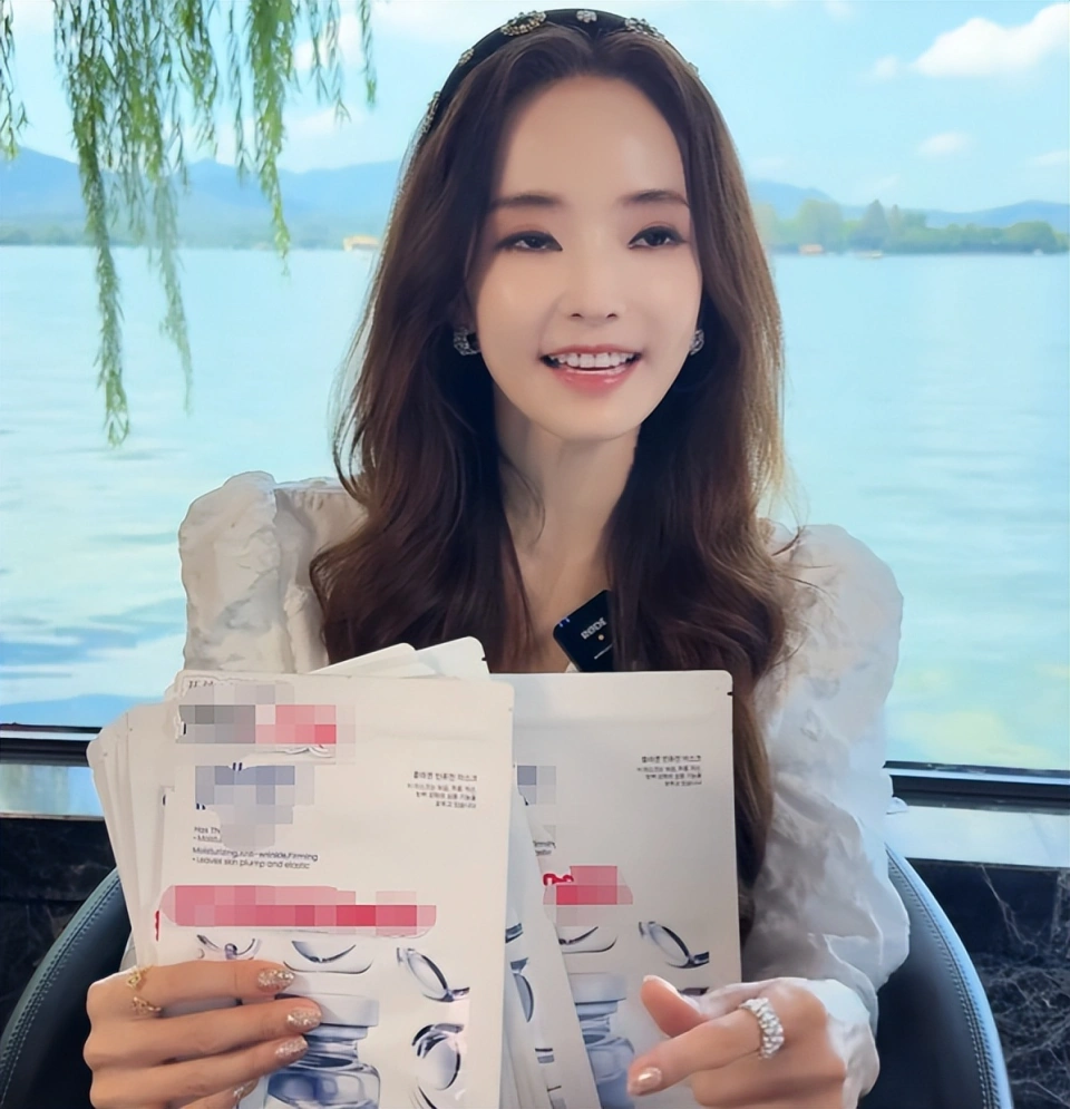 Mỹ nhân đẹp nhất Vườn Sao Băng làm sao thế này: Mặt mũi đơ như tượng, mắt lờ đờ, miệng cũng không mở nổi!- Ảnh 2.