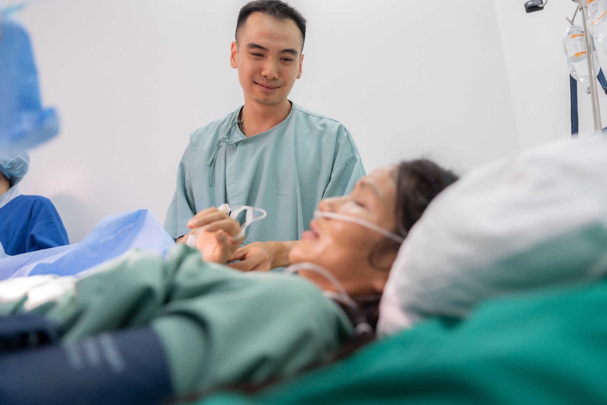 Hoa hậu H'Hen Niê sinh con đầu lòng: Chồng nhiếp ảnh gia khóc khi vợ 