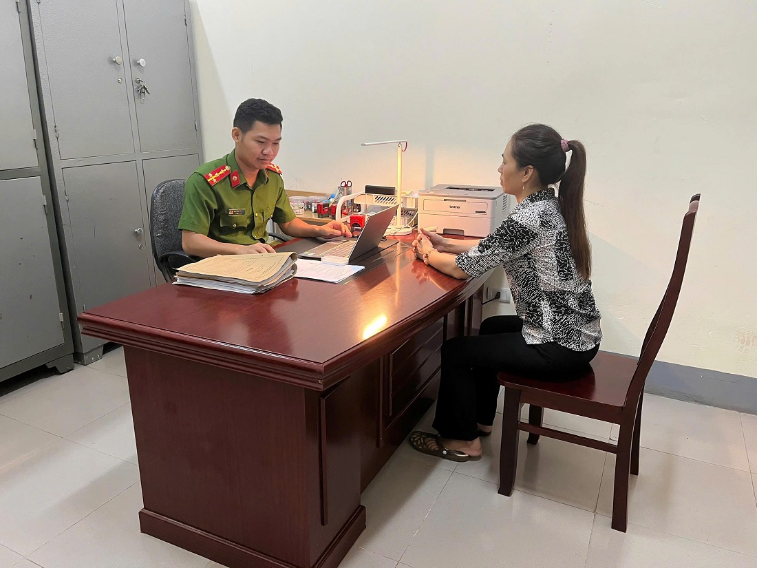 Giết mổ 2 con heo bị dịch tả châu Phi đem bán, người phụ nữ bị khởi tố- Ảnh 1.