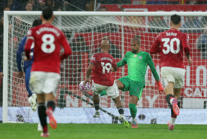 Kết quả Ngoại Hạng Anh: Thủ môn bị đuổi sau 5 phút, Chelsea thua Man Utd- Ảnh 1.
