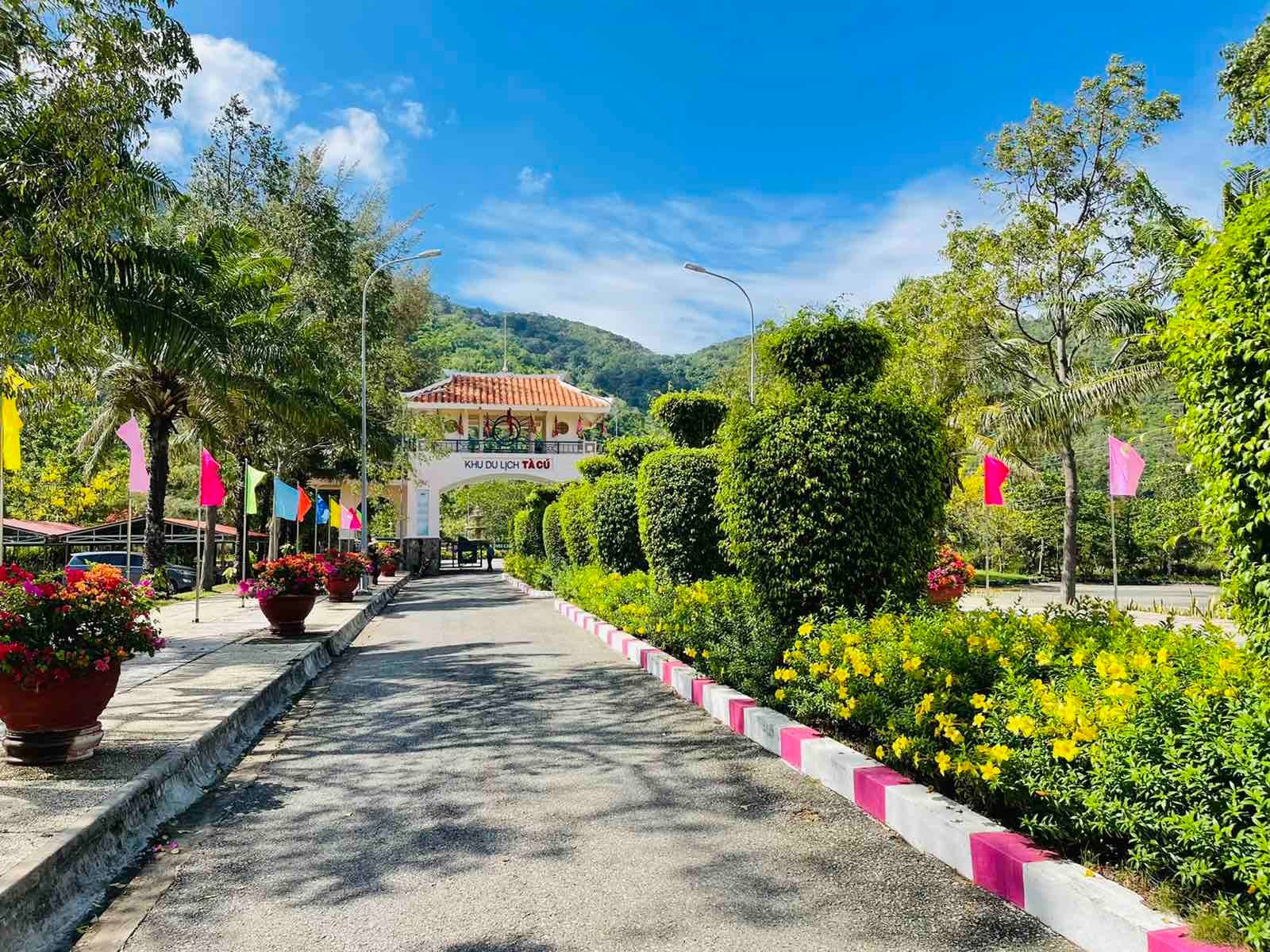 Nơi có "Tượng Phật dài nhất châu Á trên núi", cách TP.HCM hơn 100km, du khách nhận xét: Thật choáng ngợp!- Ảnh 7.