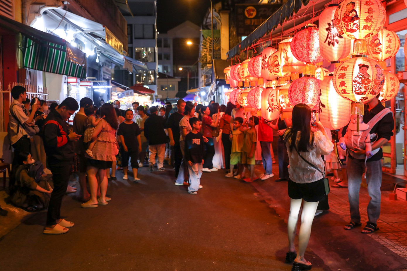 ‘Thiên đường lồng đèn’ ở TPHCM đông nghịt người 'check-in'- Ảnh 15.