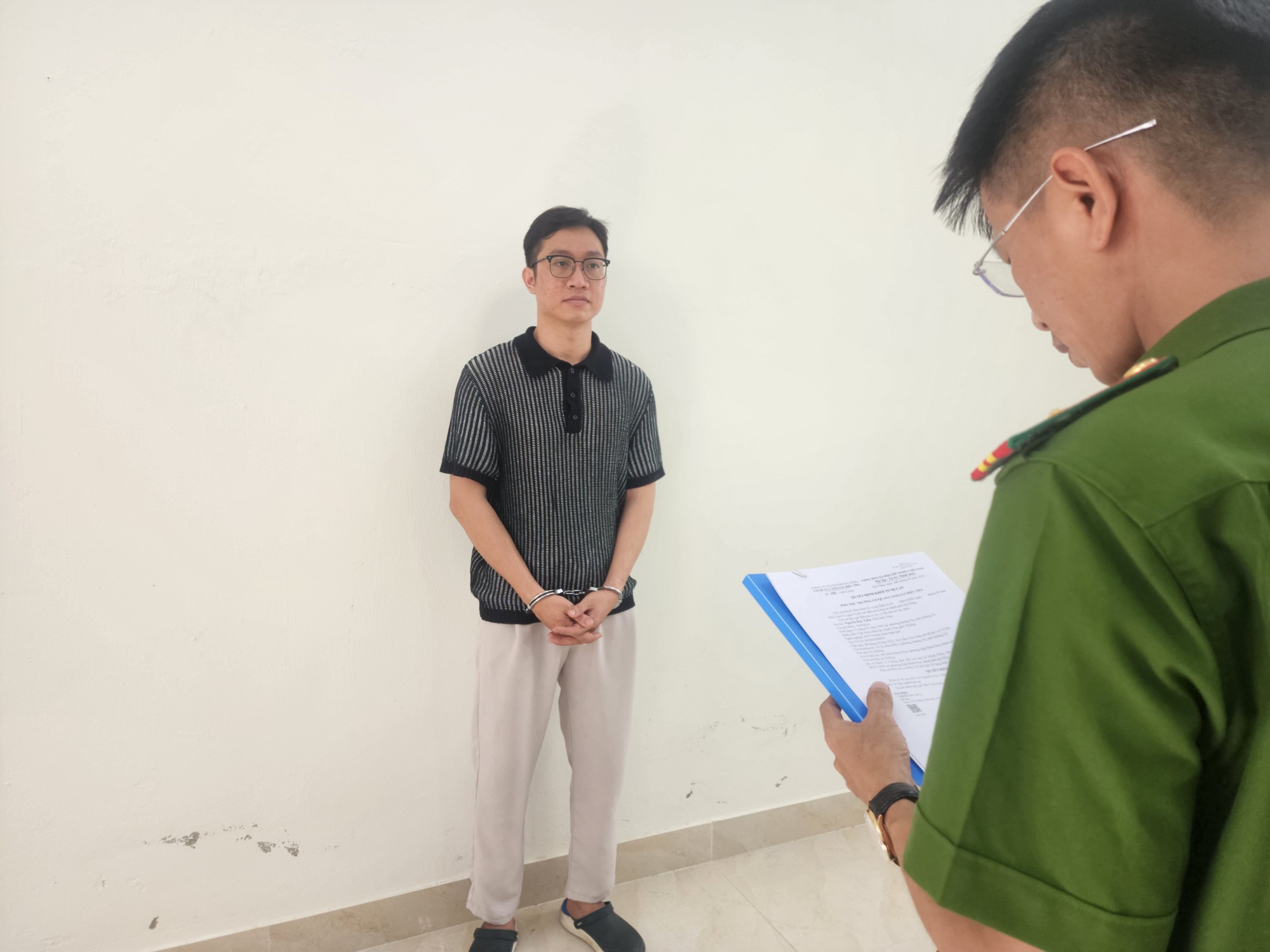Bắt thanh niên 28 tuổi dùng clip nhạy cảm để cưỡng dâm bạn gái cũ- Ảnh 1.