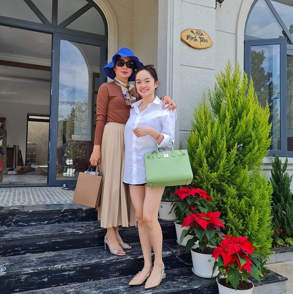 Thân thế 