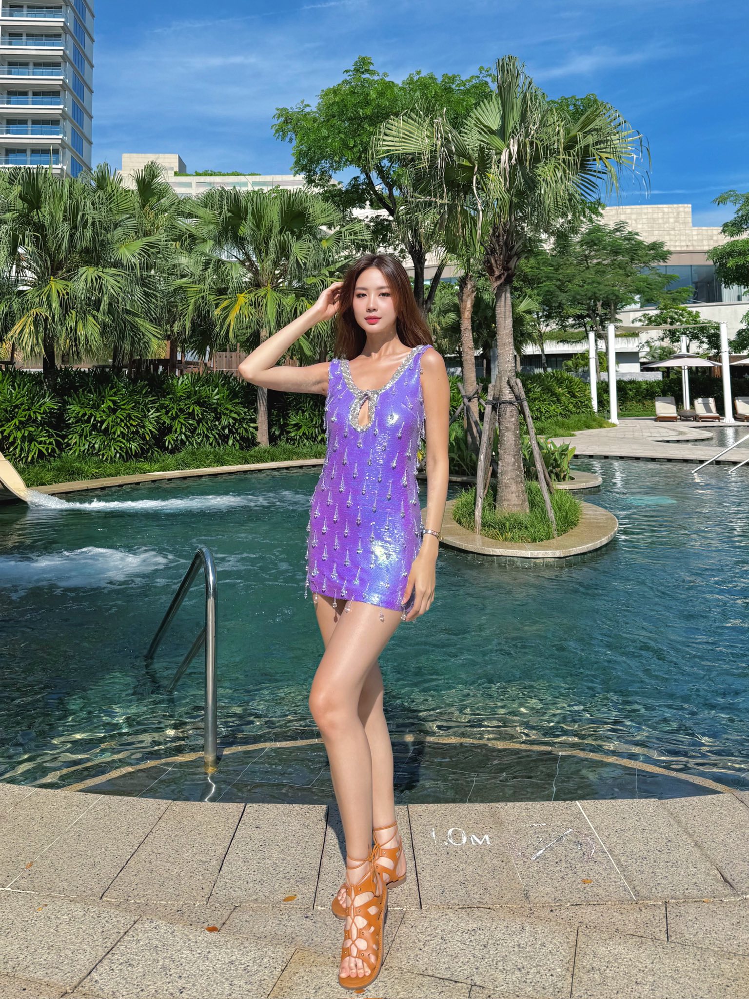 Mỹ nhân có đôi chân dài nhất Vbiz: 2 lần thi quốc tế, ai gặp cũng phải 