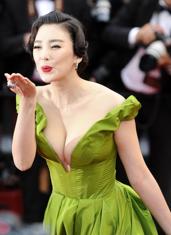 "Bản sao sexy nhất của Song Hye Kyo": Gây scandal dùng dao đâm chồng chấn động, giờ tìm hạnh phúc bên "phi công trẻ"- Ảnh 1.