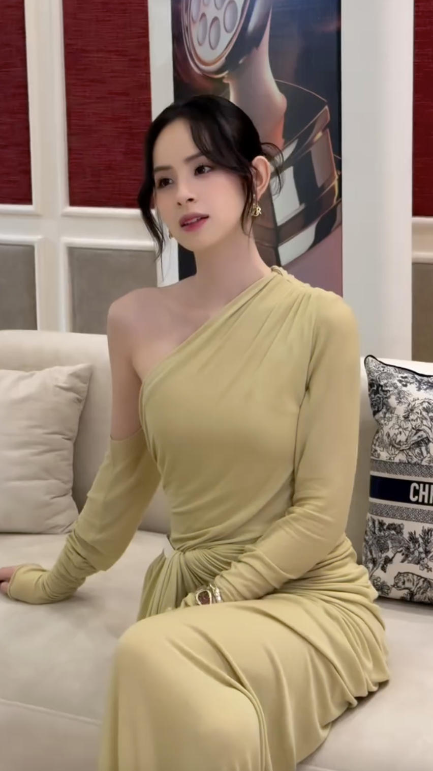 Clip đọ sắc giữa hoa hậu và hot girl gây xôn xao- Ảnh 7.