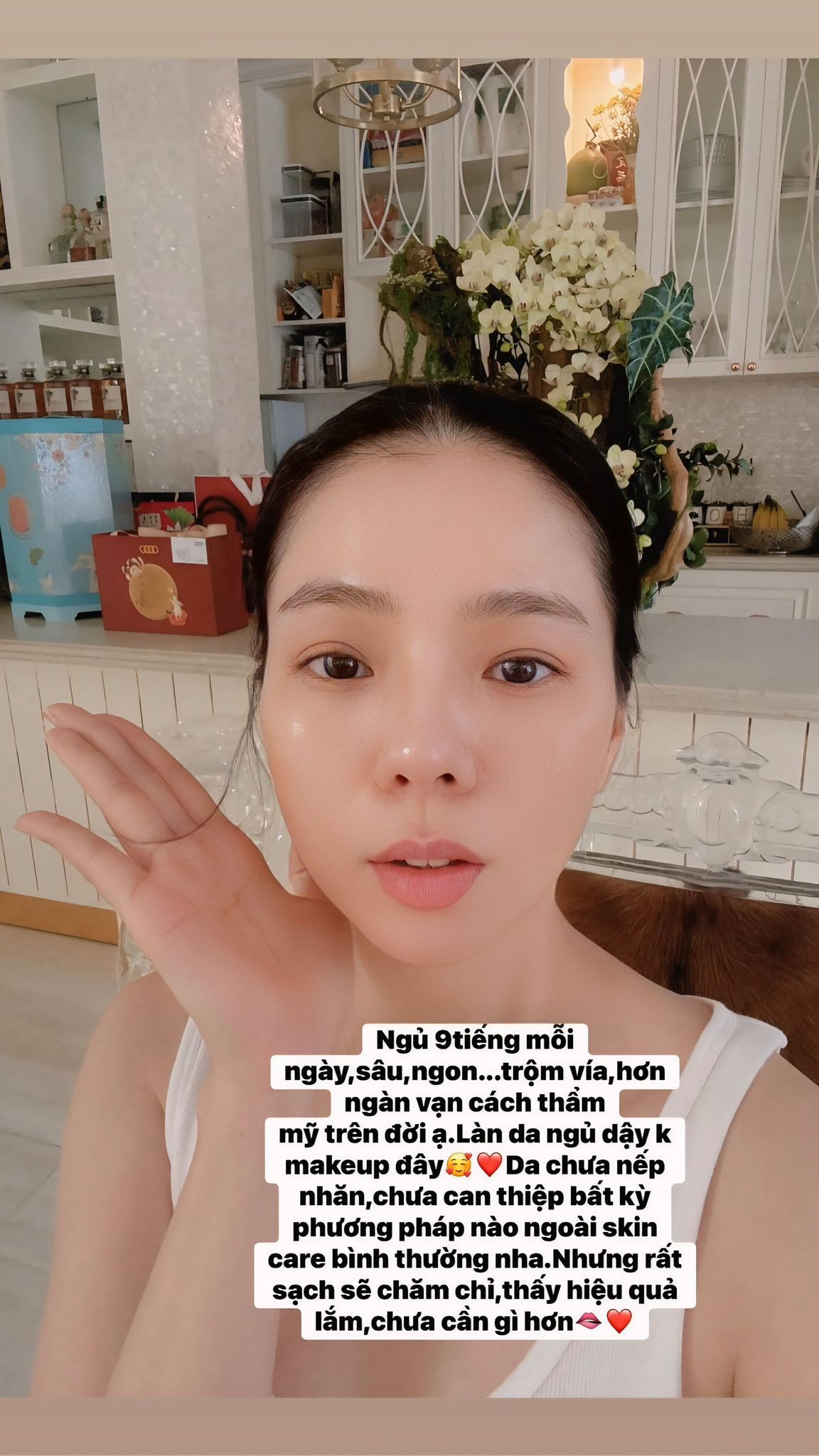 Lệ Quyên tuổi 44 tự tin khoe da mộc căng mọng collagen ngay khi ngủ dậy, tiết lộ có bí quyết "hơn ngàn vạn cách thẩm mỹ trên đời"- Ảnh 1.
