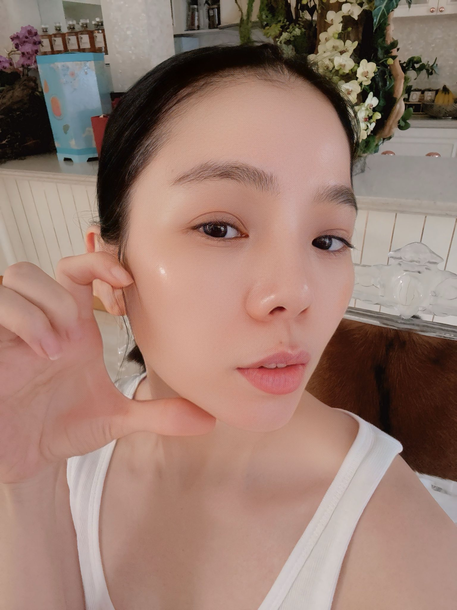 Lệ Quyên tuổi 44 tự tin khoe da mộc căng mọng collagen ngay khi ngủ dậy, tiết lộ có bí quyết "hơn ngàn vạn cách thẩm mỹ trên đời"- Ảnh 2.
