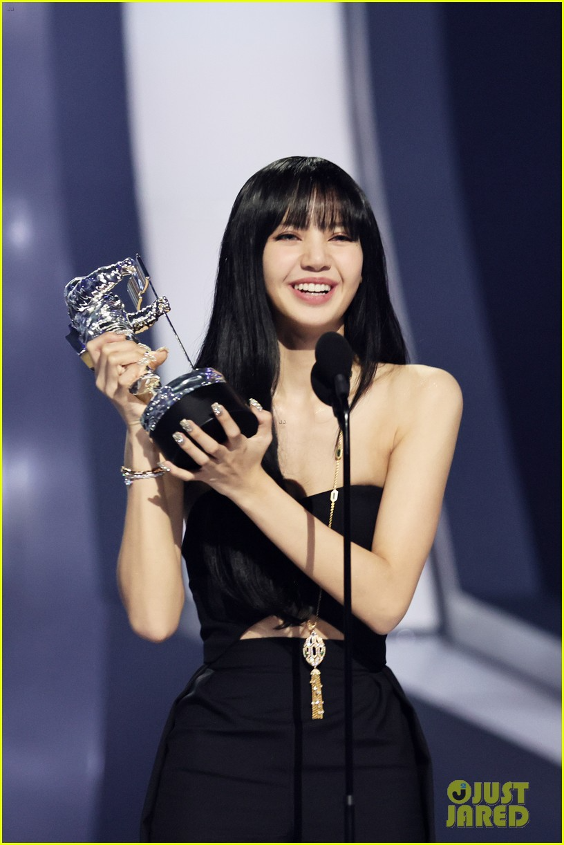 Lisa (BLACKPINK) có thể 