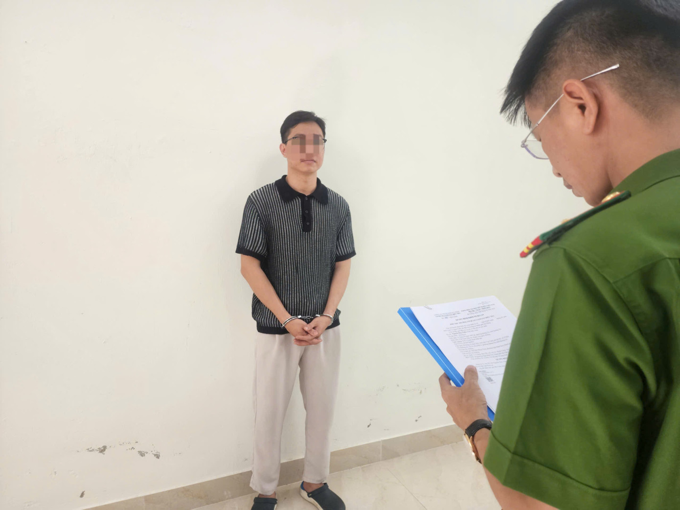 Dùng hình ảnh, video khỏa thân để đe dọa, cưỡng dâm người yêu cũ- Ảnh 1.
