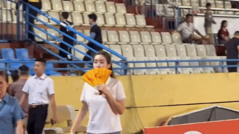 Hoa hậu Đỗ Mỹ Linh không cần lên đồ sang chảnh vẫn chiếm trọn 