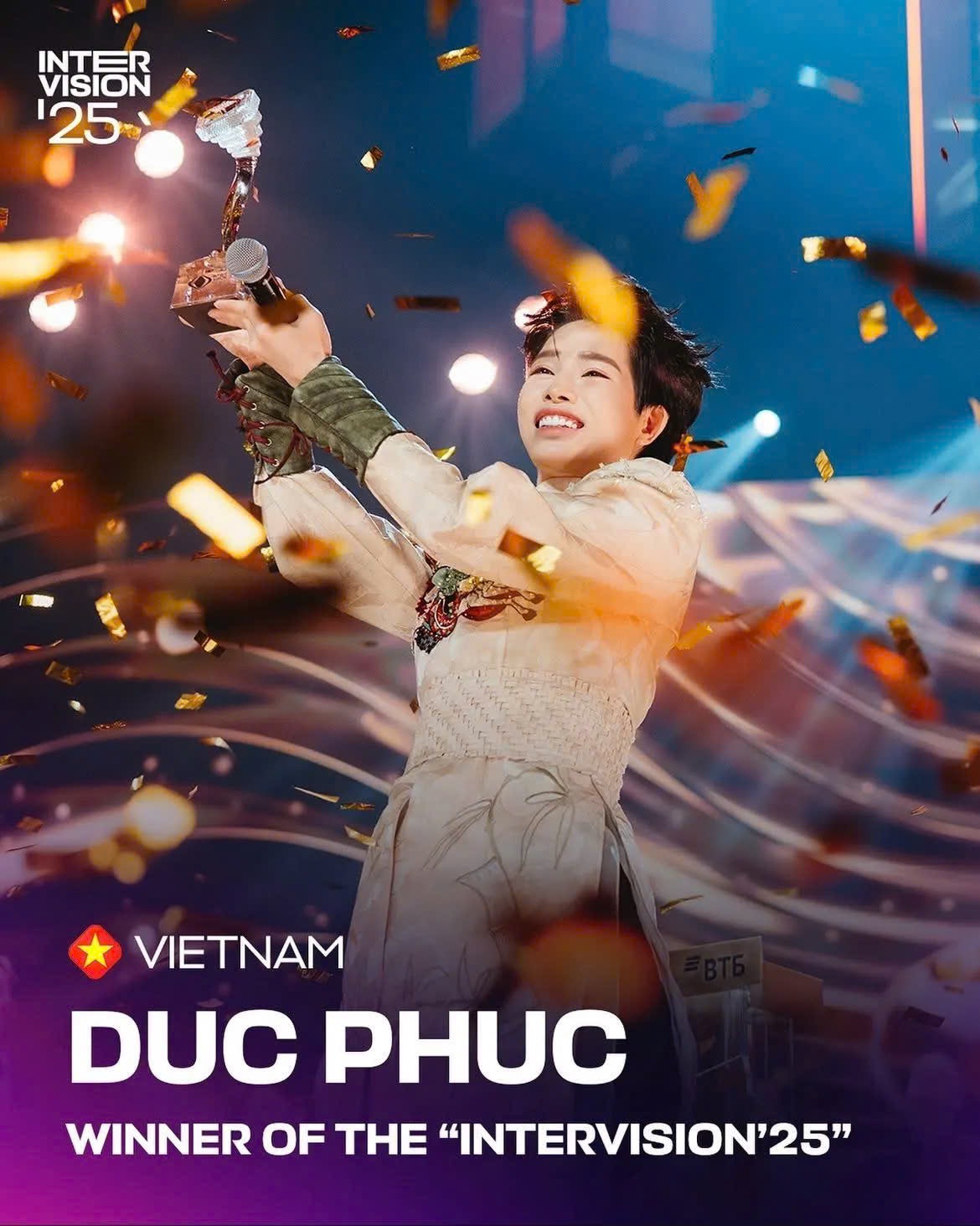 Hậu trường không lên sóng: Cả ekip hát vang “Việt Nam - Hồ Chí Minh” ăn mừng chiến thắng 9 tỷ đồng của Đức Phúc tại Nga- Ảnh 2.