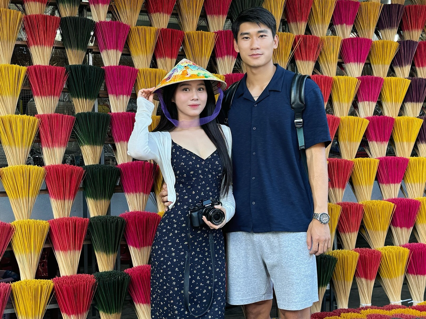 Bạn gái tiền đạo tuyển Việt Nam tung ảnh bikini 