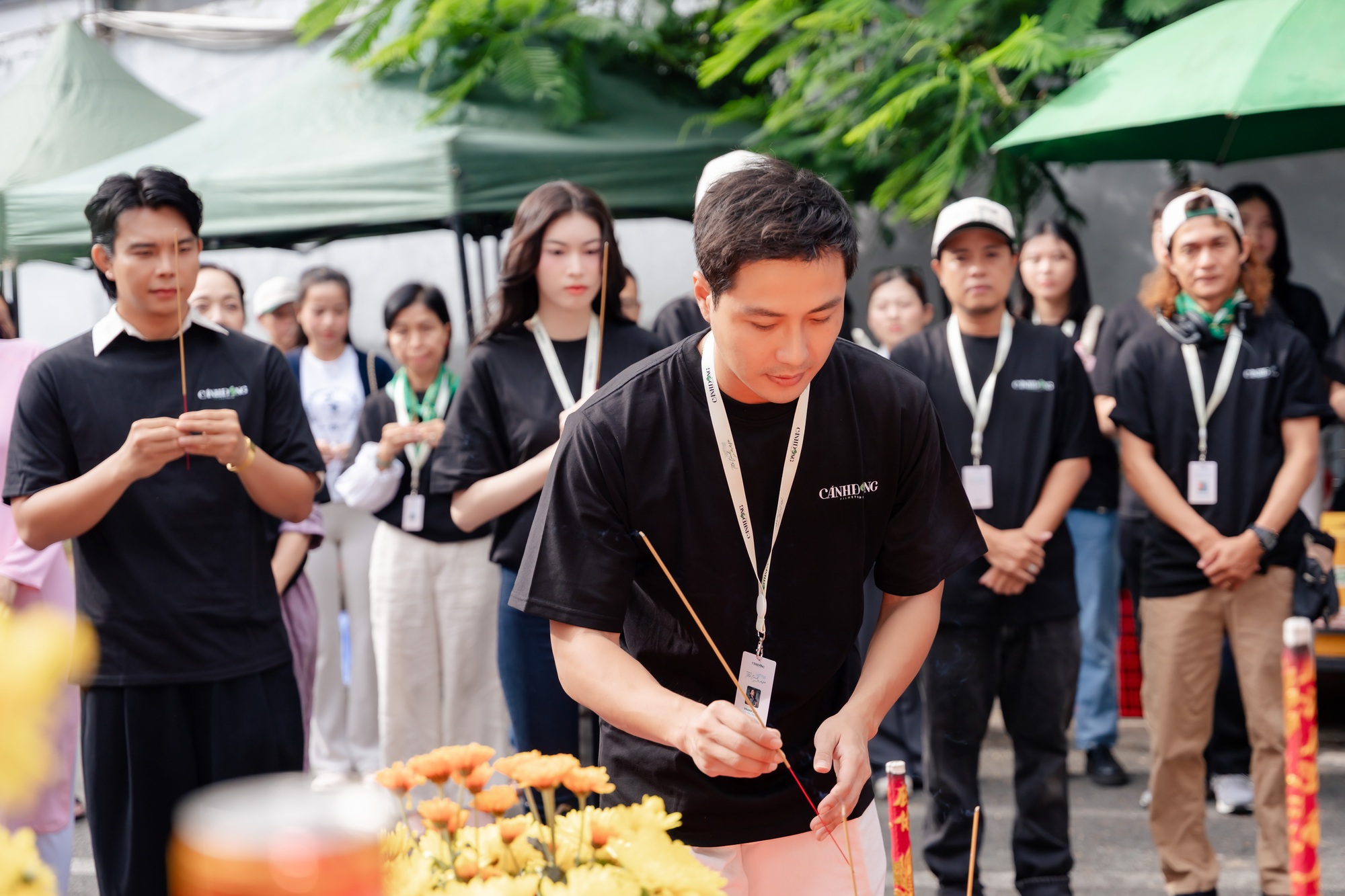 Vbiz mới có 1 cặp đôi visual chấn động: Nhà gái là Hoa hậu đẹp mê tơi, nhà trai đố tìm nổi góc chết- Ảnh 6. Vbiz mới có 1 cặp đôi visual chấn động: Nhà gái là Hoa hậu đẹp mê tơi, nhà trai đố tìm nổi góc chết- Ảnh 6.