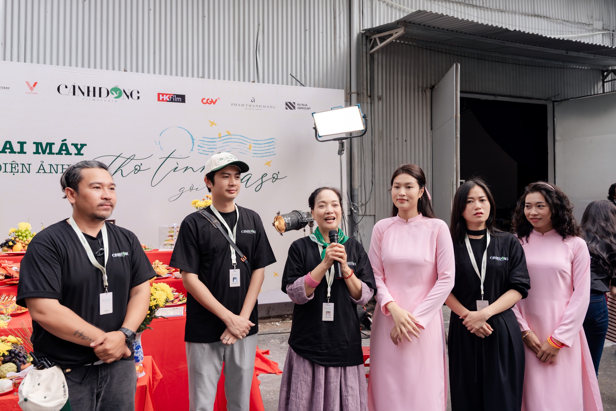 Vbiz mới có 1 cặp đôi visual chấn động: Nhà gái là Hoa hậu đẹp mê tơi, nhà trai đố tìm nổi góc chết- Ảnh 5. Vbiz mới có 1 cặp đôi visual chấn động: Nhà gái là Hoa hậu đẹp mê tơi, nhà trai đố tìm nổi góc chết- Ảnh 5.