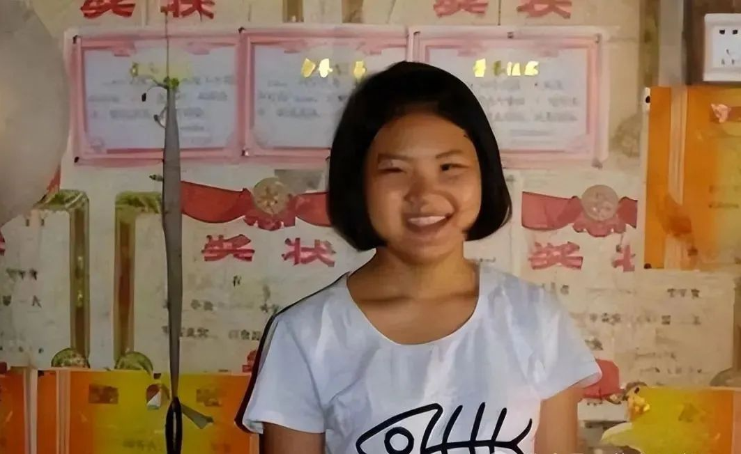 Nhặt đứa bé gái bị bỏ rơi ở cổng về nuôi, 2 người đàn ông nhận cái kết sau 30 năm: "Sao cô lại đối xử với họ như vậy?”- Ảnh 1.