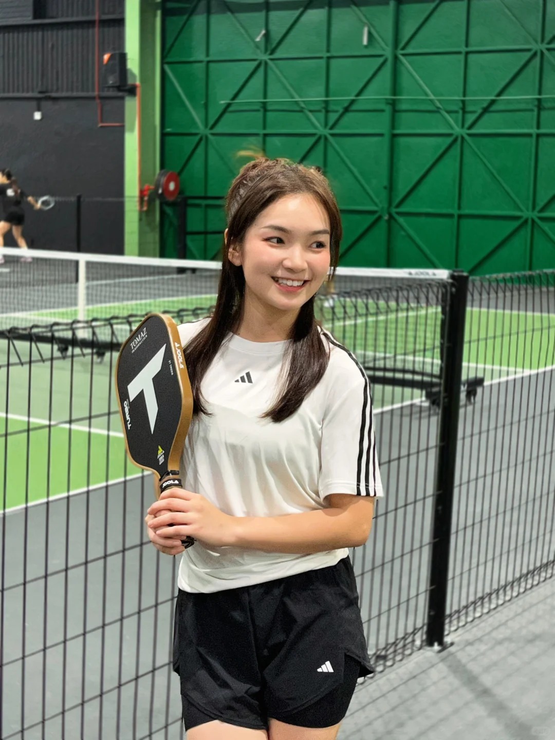 Pickleball girl mặc gì cho chuẩn? Một bên mê váy ngắn mát mẻ, một bên trung thành đồ dài tay- Ảnh 15.